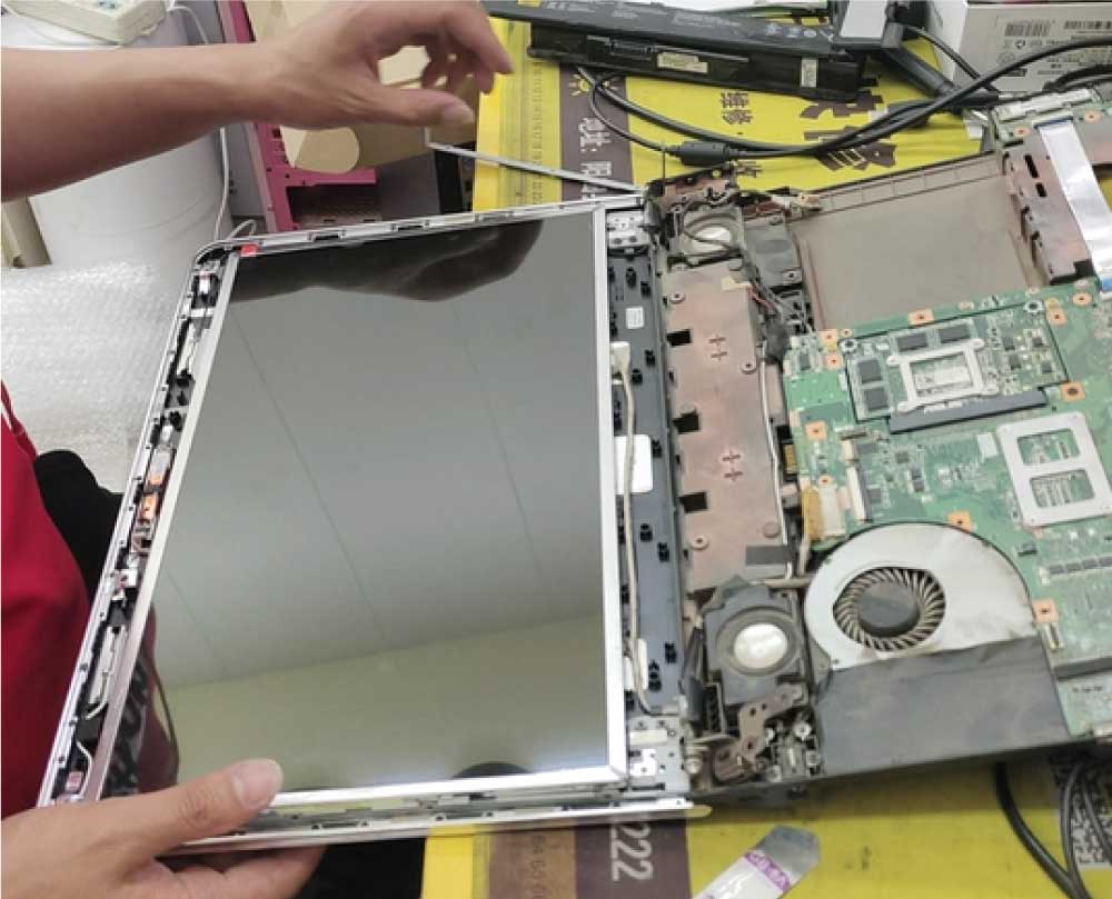 laptop screen technician singapore