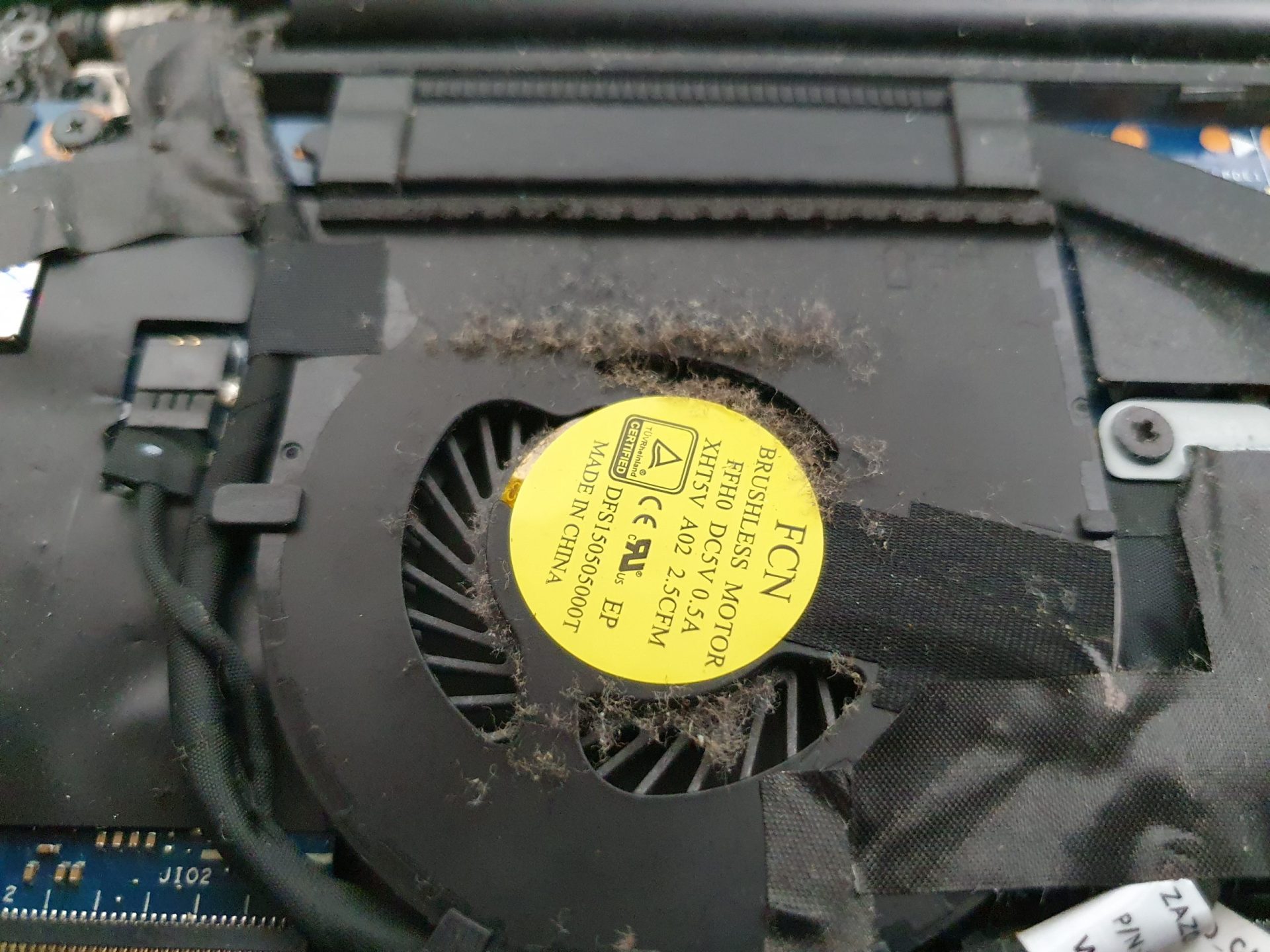 Laptop fan with dust