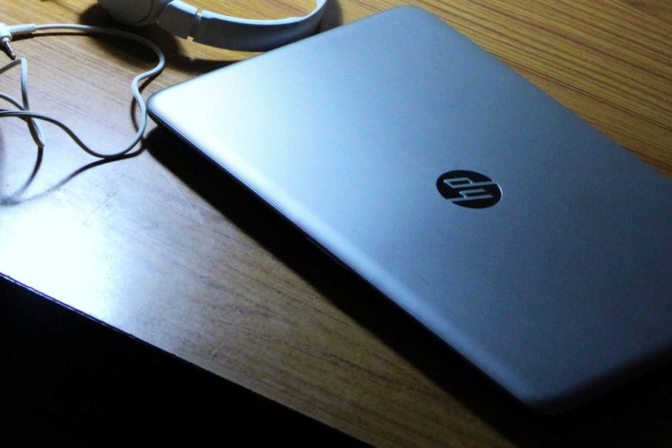 hp laptop on table, laptop repair, fix flickering hp laptop