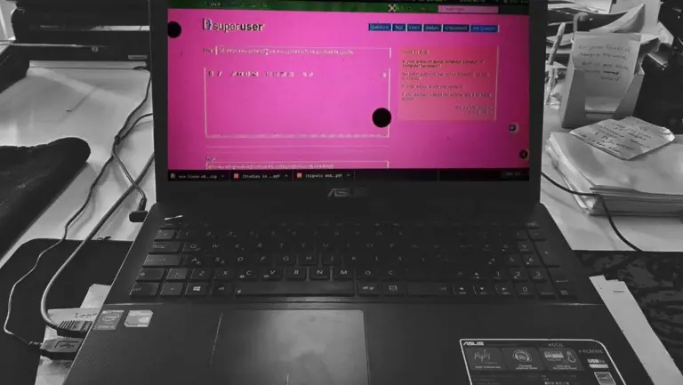 asus laptop shows pink screen laptop repair singapore