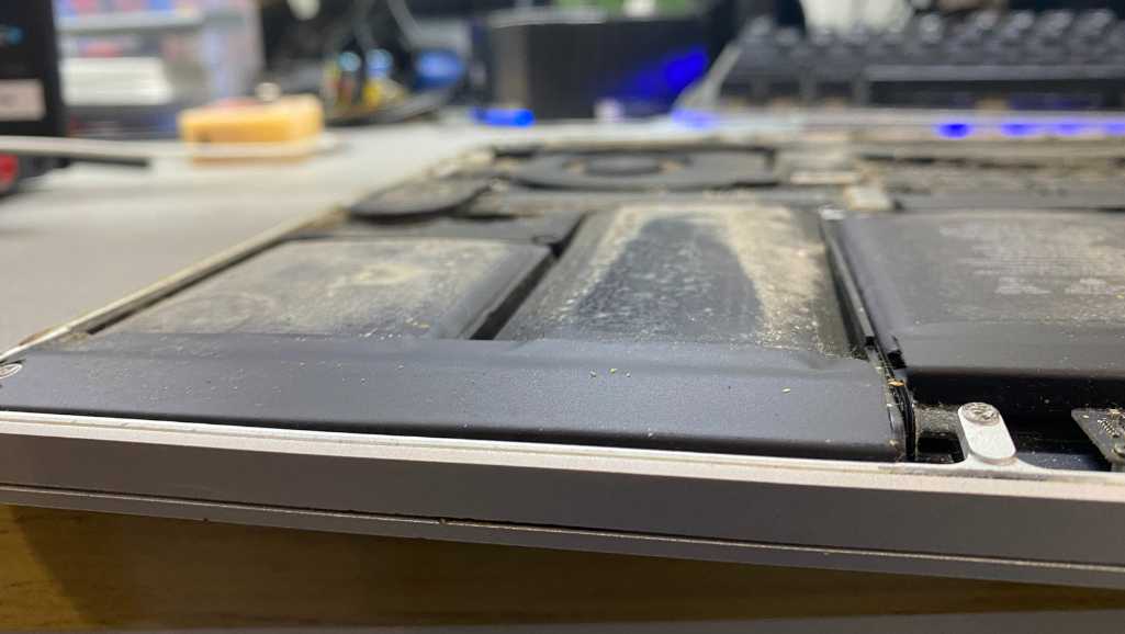 MacBook A1398 bloated battery causing deformation of laptop